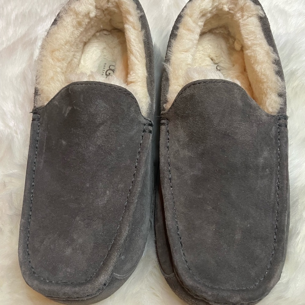 UGG Mens Slippers Gray Size 10 Sheepskin Soft Ascot Charcoal Australia